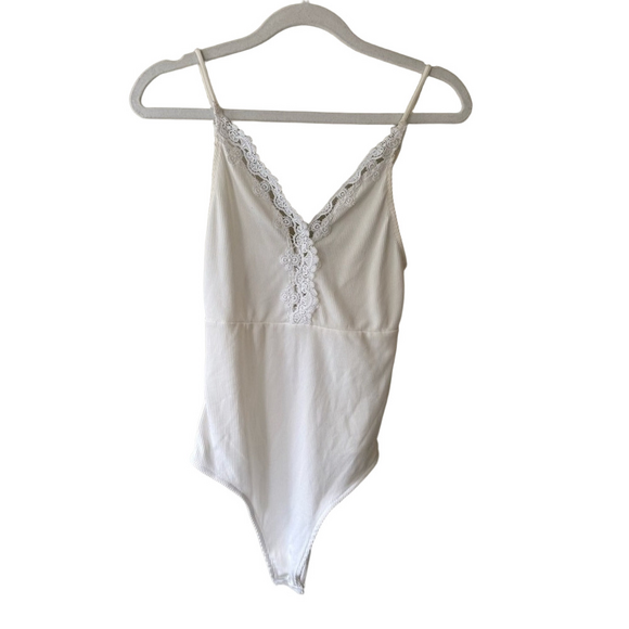 Source Unknown Tops - Source Unknown White Sleeveless Fitted Bodysuit Women’s M